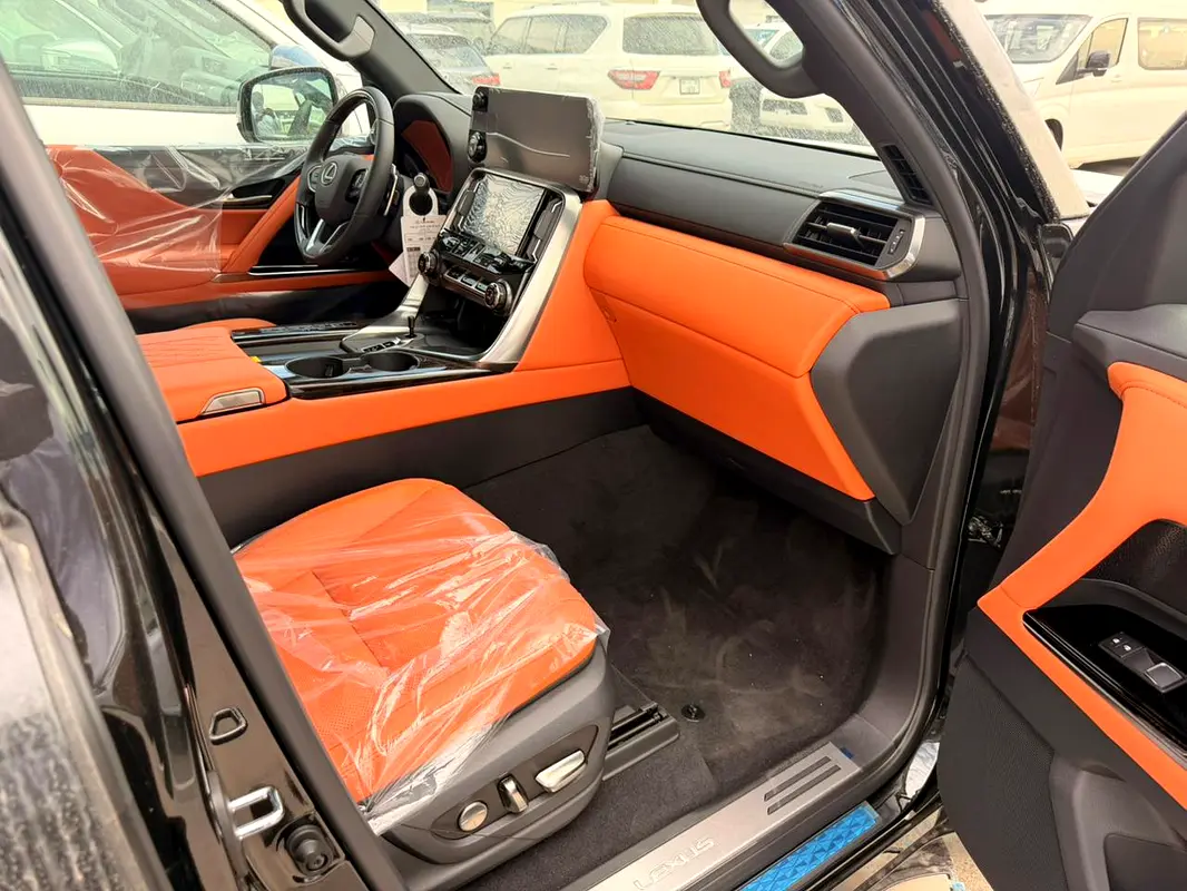 LEXUS LX-Series LX 700h VIP 2026 - photo 5 - Import Émirats | International Cars