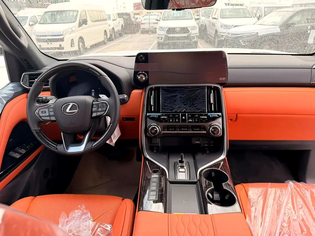 LEXUS LX-Series LX 700h VIP 2026 - photo 6 - Import Émirats | International Cars