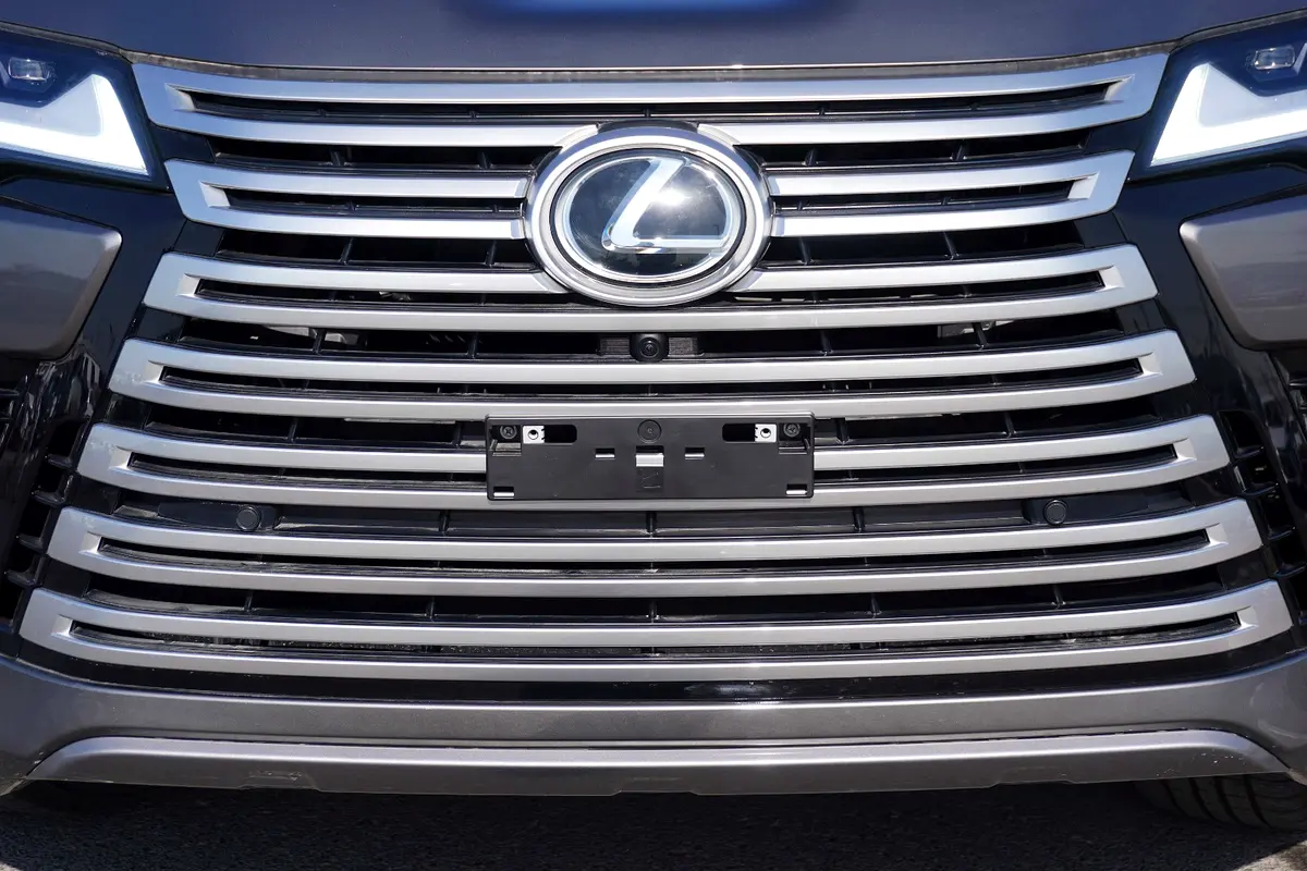 LEXUS LX-Series LX 700h Signature 2025 - photo 3 - Import Émirats | International Cars