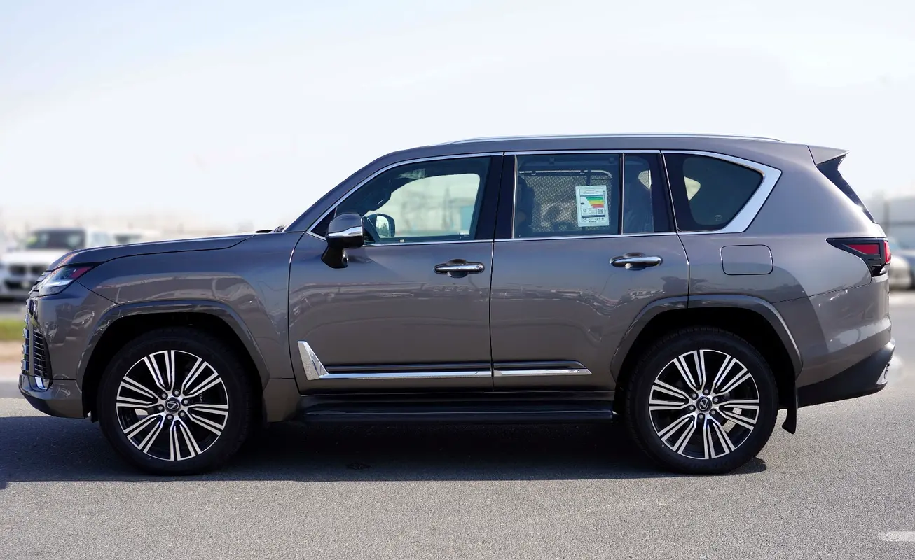 LEXUS LX-Series LX 700h Signature 2025 - photo 4 - Import Émirats | International Cars