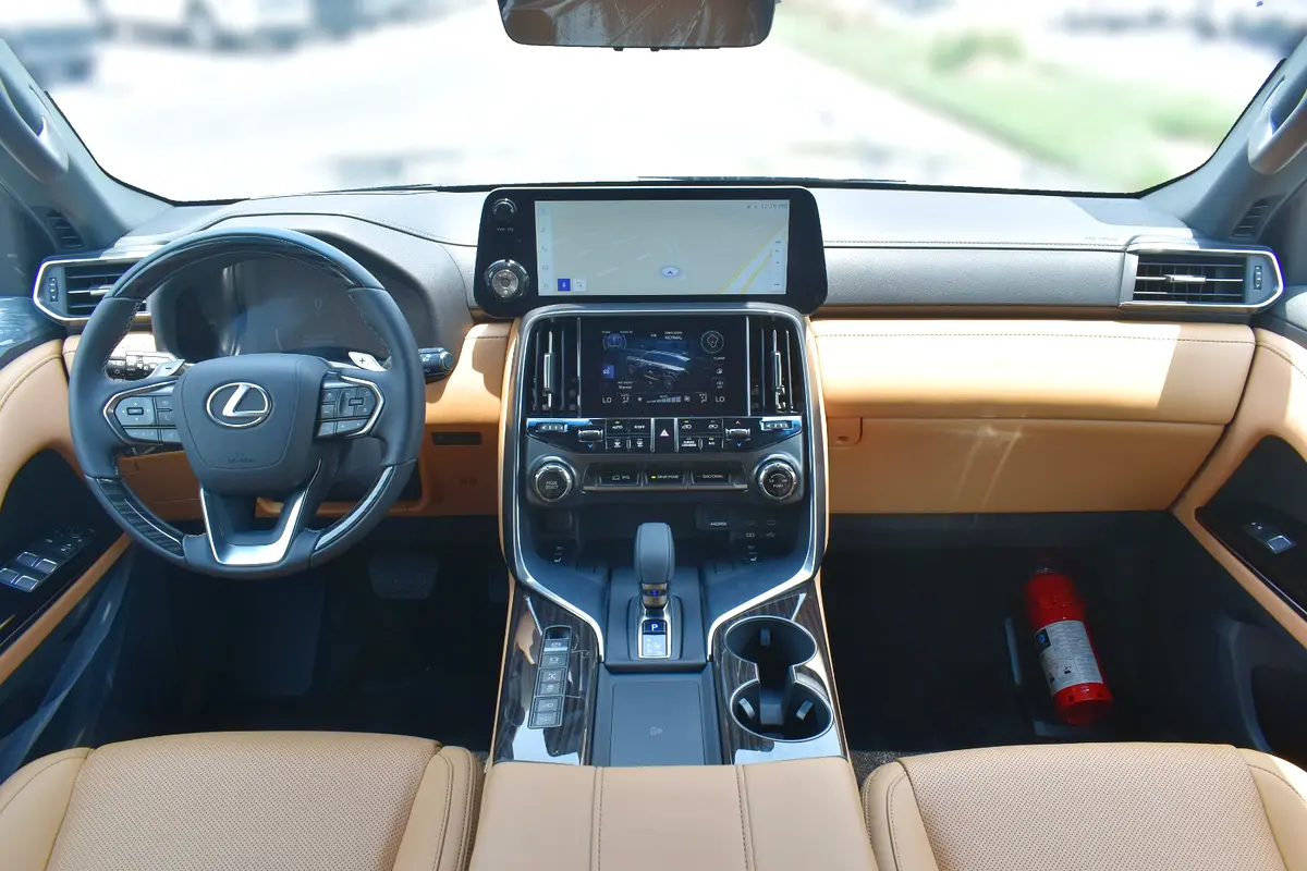 LEXUS LX-Series LX 700h Signature 2025 - photo 8 - Import Émirats | International Cars