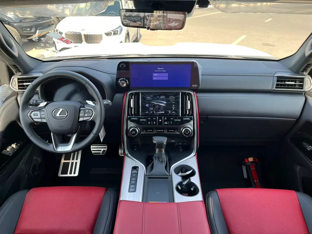 LEXUS LX-Series LX 600 F Sport 2025 - photo 6 - Import Émirats | International Cars