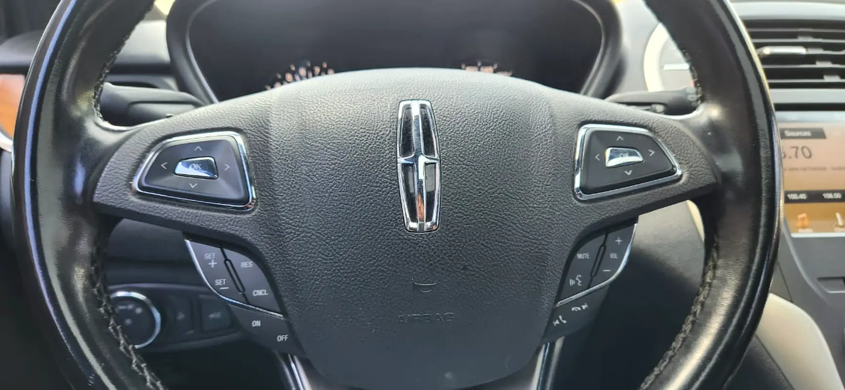 LINCOLN MKC Select 2018 - photo 11 - Import Émirats | International Cars