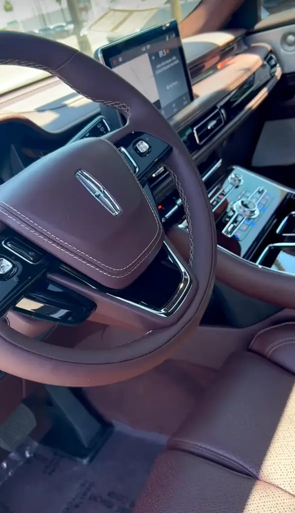 LINCOLN Aviator Presidential 2020 - photo 2 - Import Émirats | International Cars