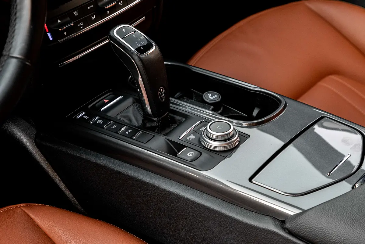 MASERATI Ghibli GT Hybrid 2021 - photo 10 - Import Émirats | International Cars