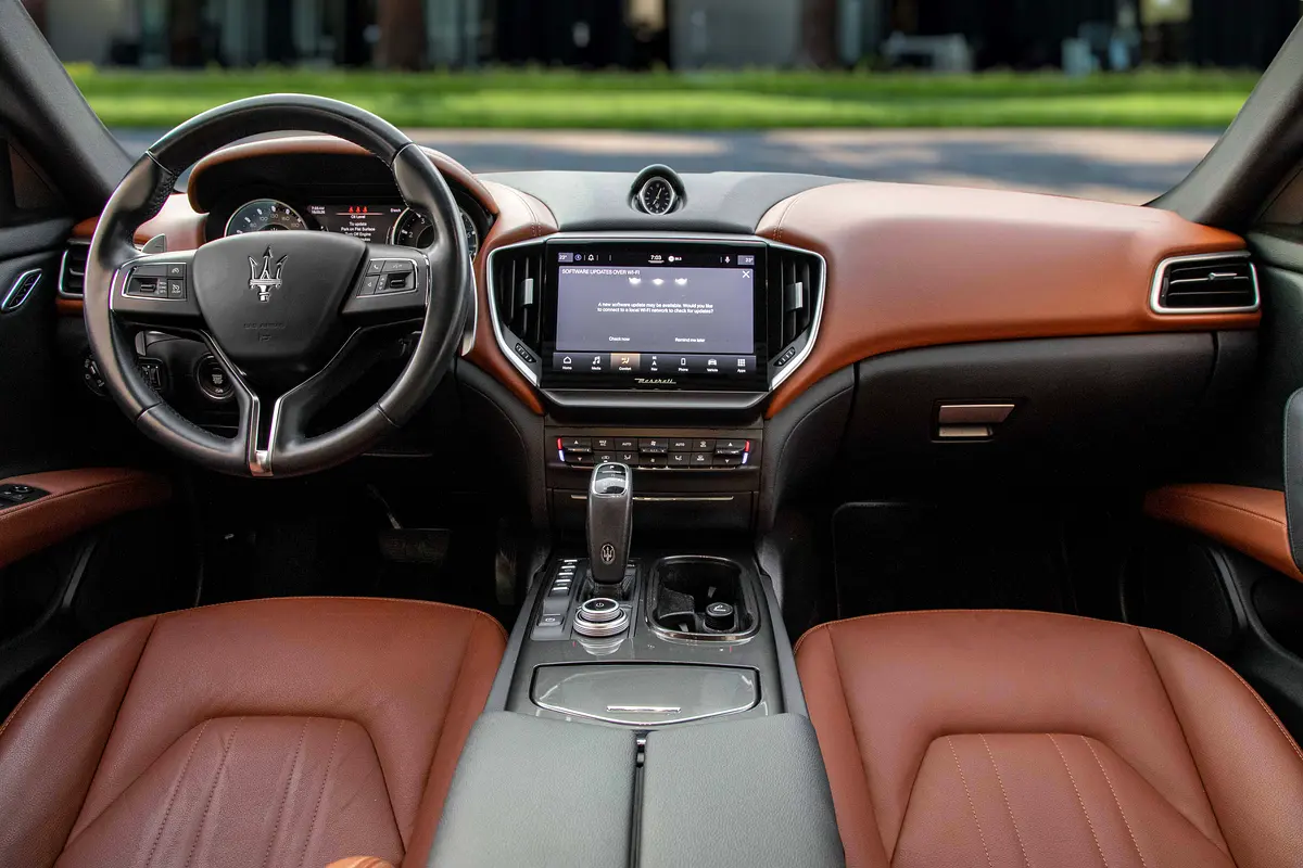 MASERATI Ghibli GT Hybrid 2021 - photo 8 - Import Émirats | International Cars