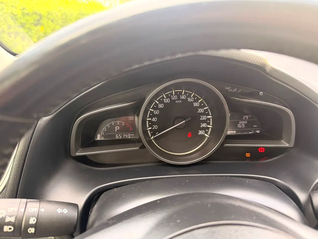 MAZDA 3 S Grade 2019 - photo 10 - Import Émirats | International Cars