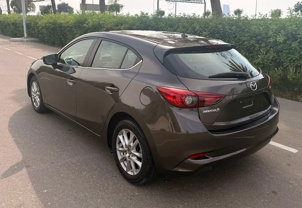 MAZDA 3 S Grade 2019 - photo 4 - Import Émirats | International Cars