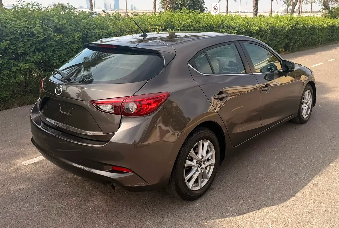 MAZDA 3 S Grade 2019 - photo 5 - Import Émirats | International Cars