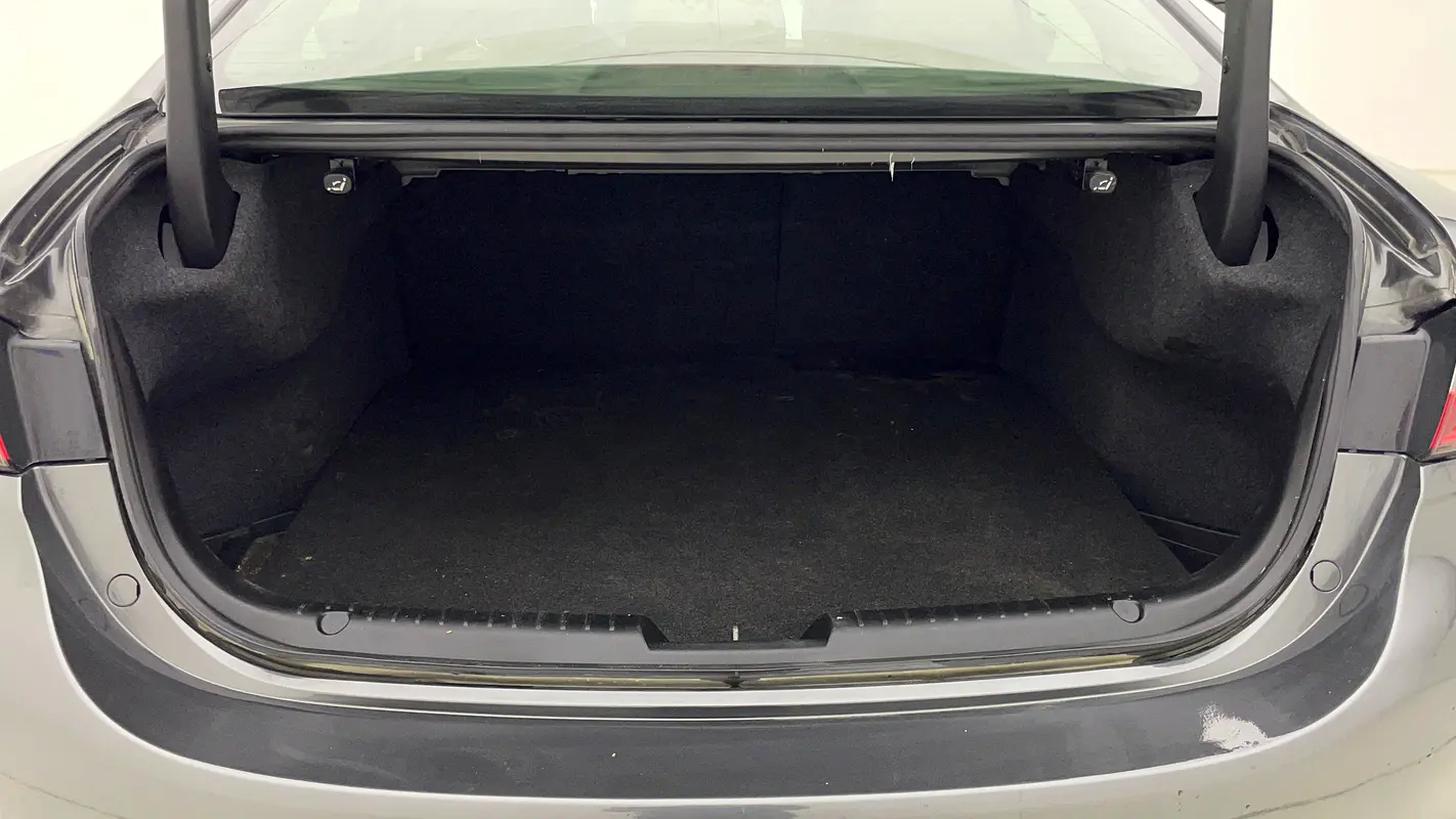 MAZDA 6 S Grade 2023 - photo 11 - Import Émirats | International Cars