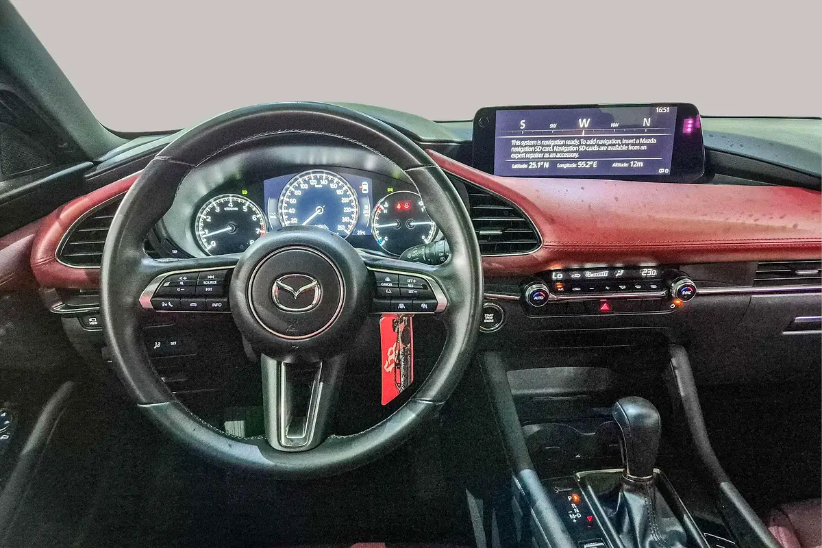 MAZDA 3 Hatchback Intense 2025 - photo 10 - Import Émirats | International Cars