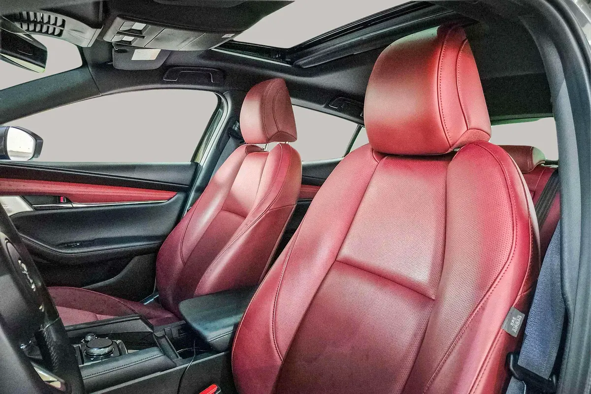 MAZDA 3 Hatchback Intense 2025 - photo 11 - Import Émirats | International Cars