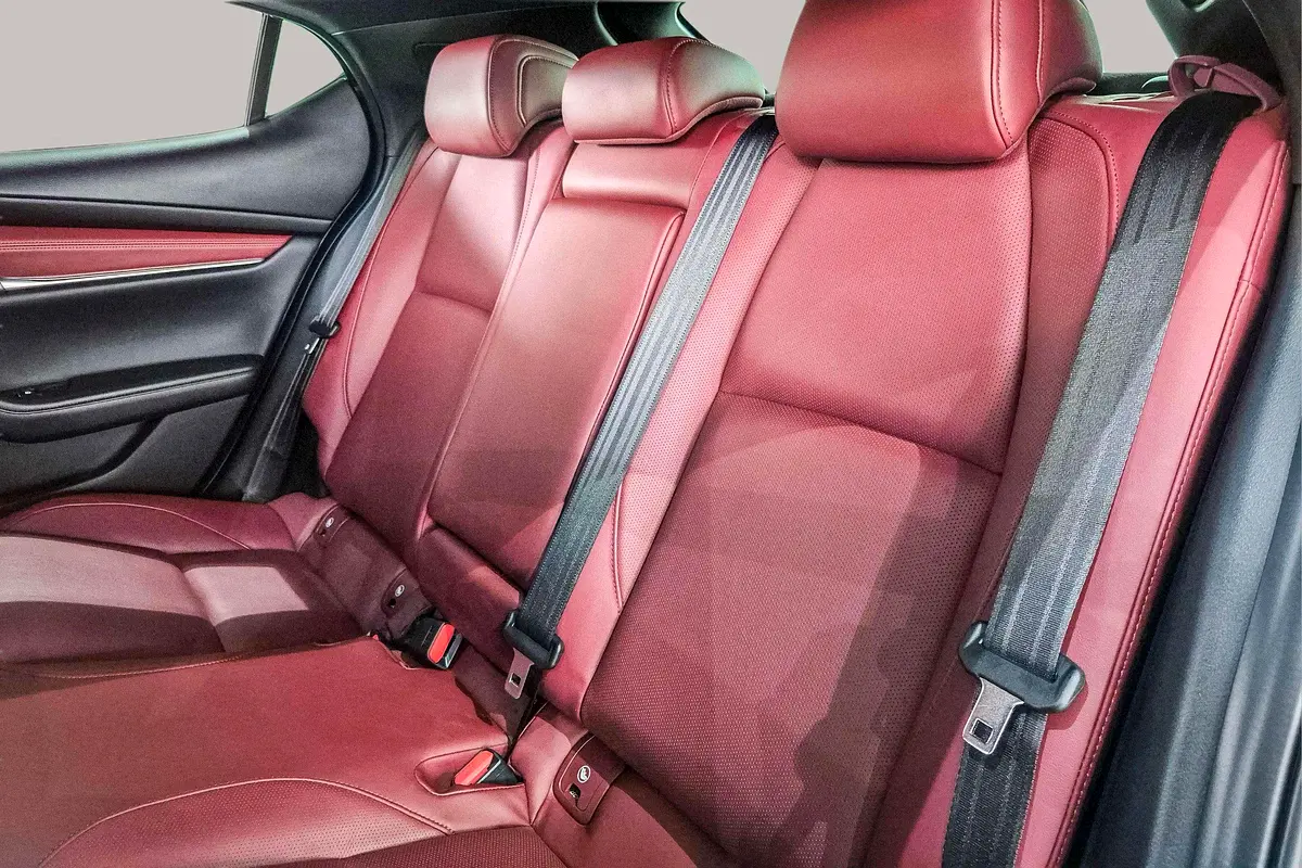 MAZDA 3 Hatchback Intense 2025 - photo 12 - Import Émirats | International Cars