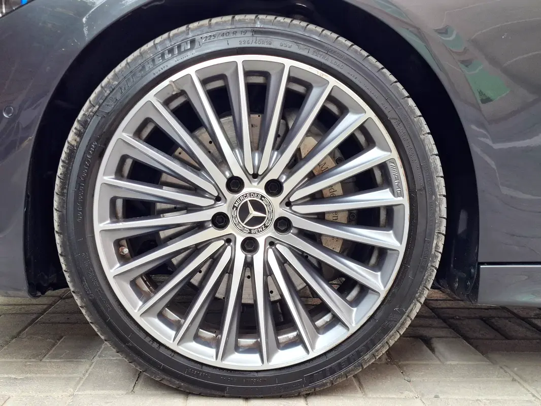 MERCEDES C-Class C300 4Matic 2023 - photo 8 - Import Émirats | International Cars