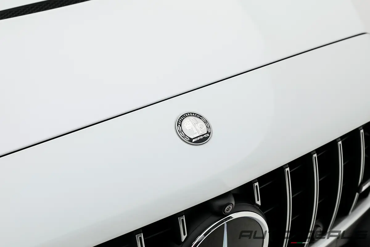 MERCEDES C-Class C63 S AMG E-Performance 2024 - photo 8 - Import Émirats | International Cars