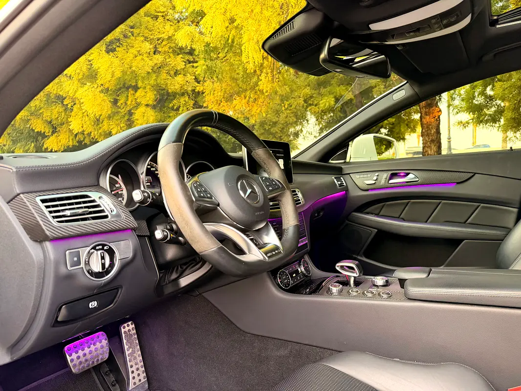 MERCEDES CLS-Class CLS 63 AMG 2016 - photo 12 - Import Émirats | International Cars