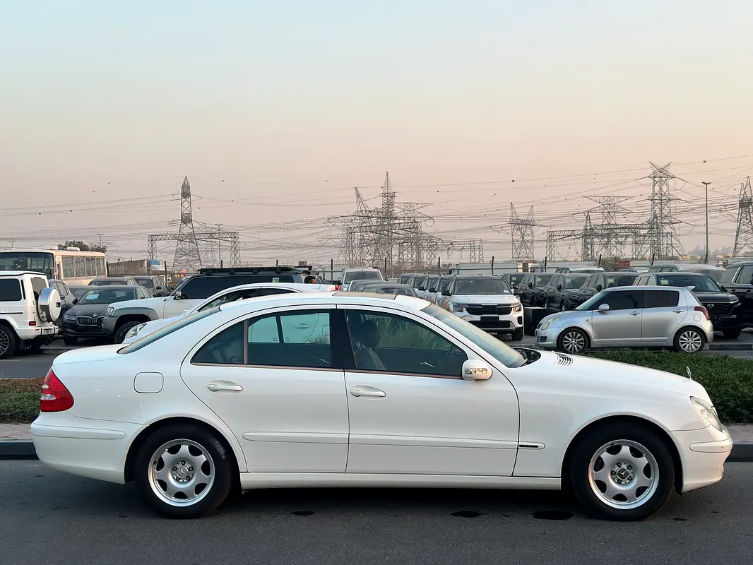 MERCEDES E-Class E 240 2005 - photo 10 - Import Émirats | International Cars