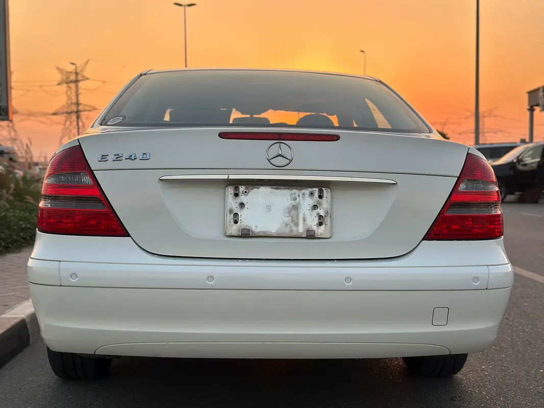MERCEDES E-Class E 240 2005 - photo 11 - Import Émirats | International Cars