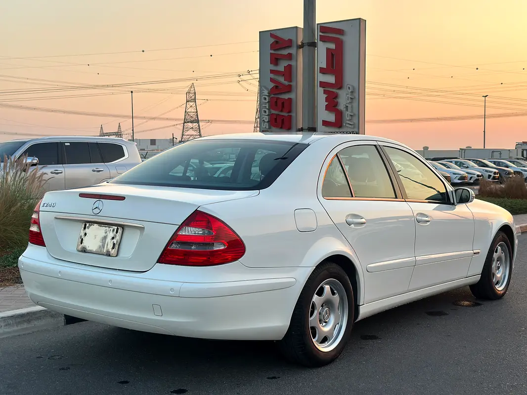 MERCEDES E-Class E 240 2005 - photo 3 - Import Émirats | International Cars