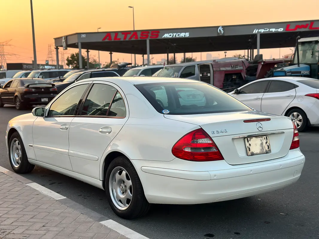 MERCEDES E-Class E 240 2005 - photo 4 - Import Émirats | International Cars