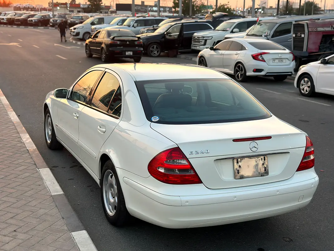 MERCEDES E-Class E 240 2005 - photo 8 - Import Émirats | International Cars