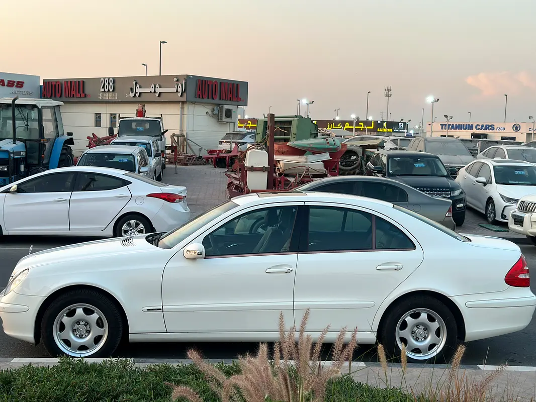 MERCEDES E-Class E 240 2005 - photo 9 - Import Émirats | International Cars