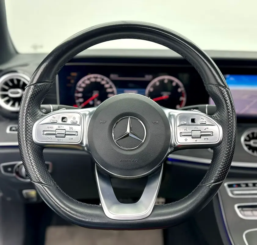 MERCEDES E-Class E 300 2019 - photo 7 - Import Émirats | International Cars