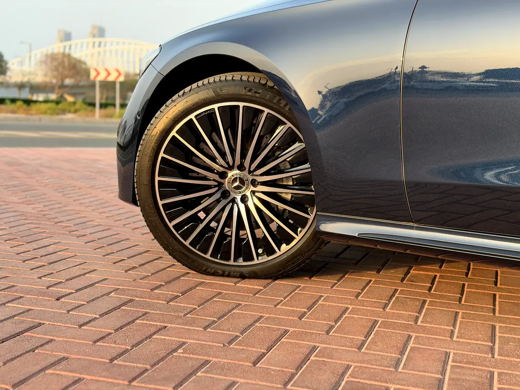 MERCEDES E-Class E 300 2025 - photo 4 - Import Émirats | International Cars