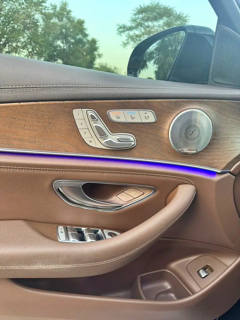 MERCEDES E-Class E 300 2019 - photo 12 - Import Émirats | International Cars