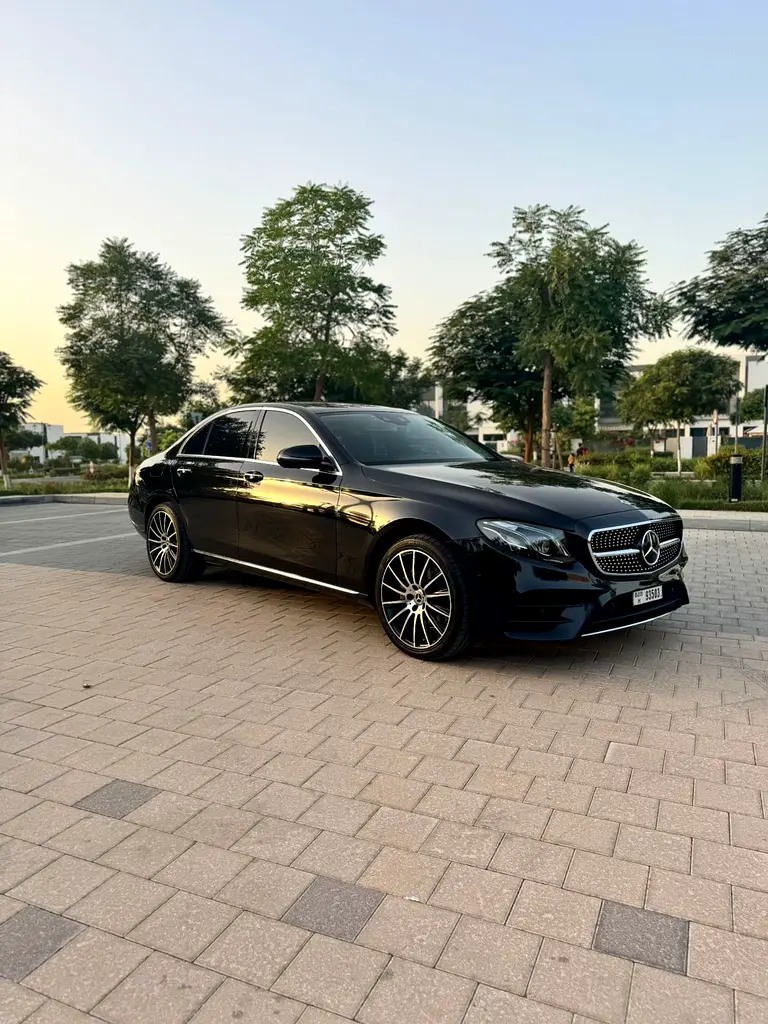 MERCEDES E-Class E 300 2019 - photo 2 - Import Émirats | International Cars