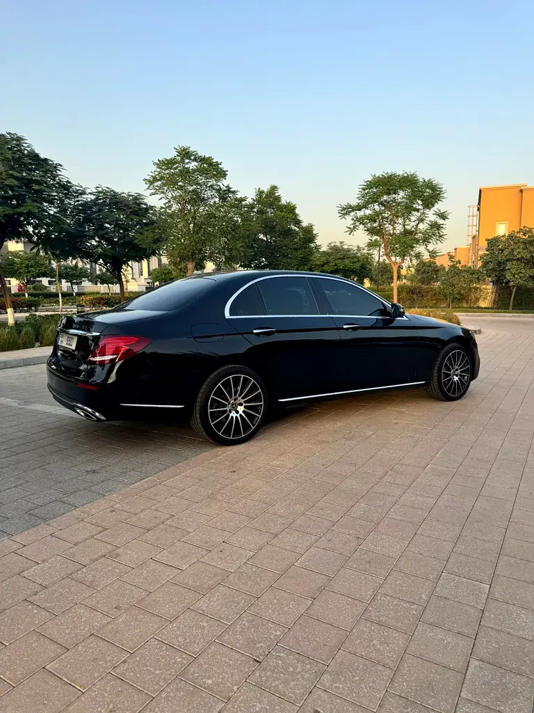 MERCEDES E-Class E 300 2019 - photo 3 - Import Émirats | International Cars