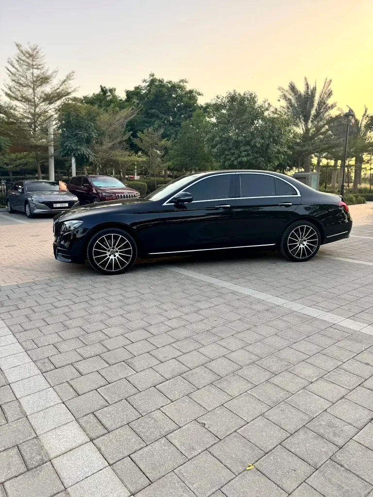 MERCEDES E-Class E 300 2019 - photo 4 - Import Émirats | International Cars