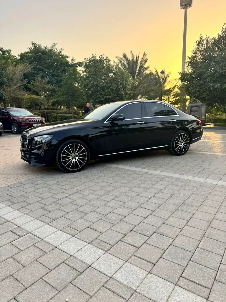 MERCEDES E-Class E 300 2019 - photo 7 - Import Émirats | International Cars