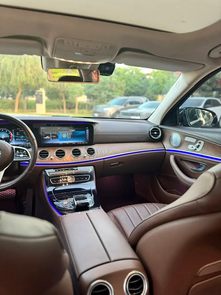 MERCEDES E-Class E 300 2019 - photo 8 - Import Émirats | International Cars