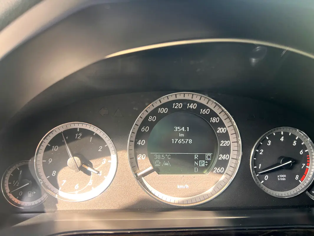 MERCEDES E-Class E 350 2010 - photo 8 - Import Émirats | International Cars