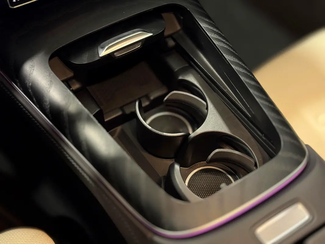 MERCEDES E-Class E 200 2024 - photo 11 - Import Émirats | International Cars