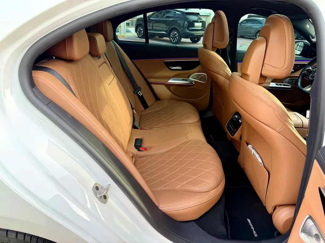 MERCEDES E-Class E 300 2024 - photo 10 - Import Émirats | International Cars