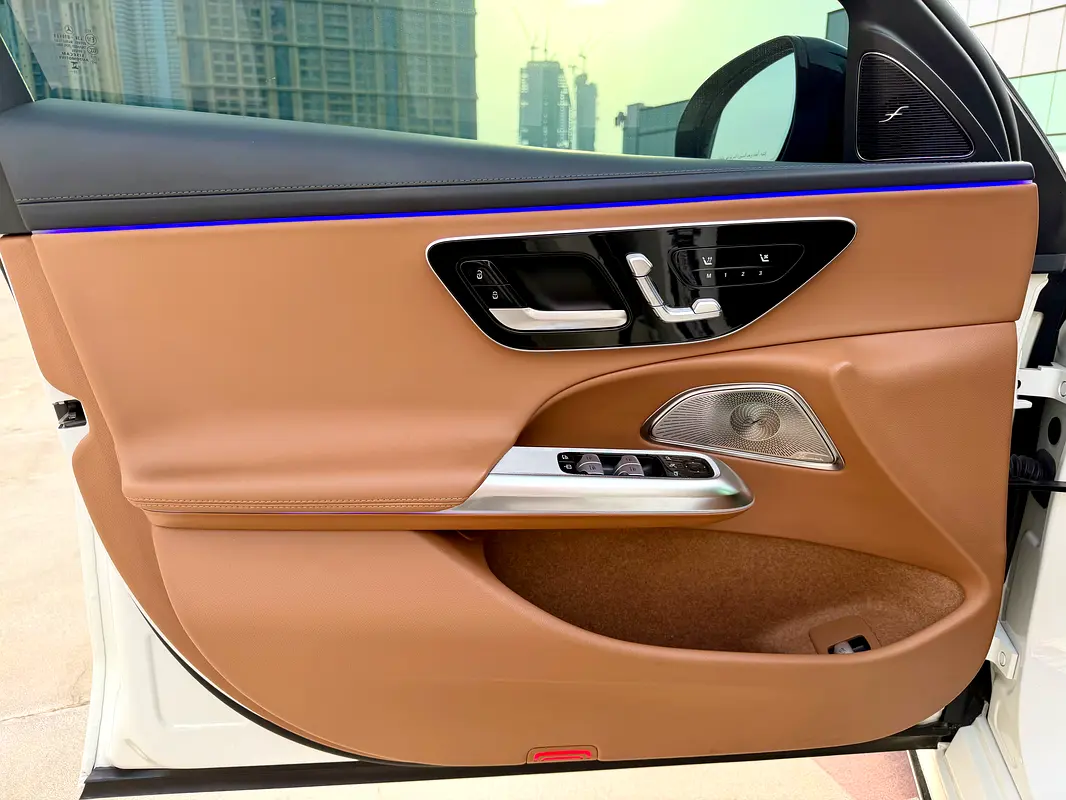 MERCEDES E-Class E 300 2024 - photo 11 - Import Émirats | International Cars