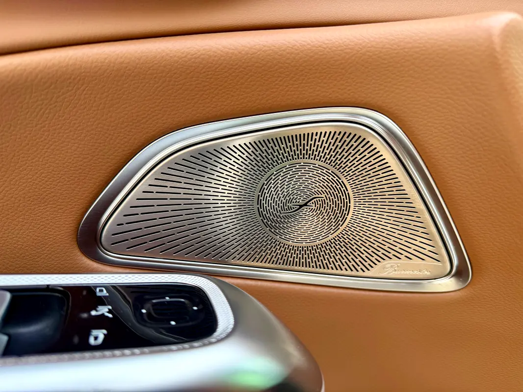 MERCEDES E-Class E 300 2024 - photo 12 - Import Émirats | International Cars