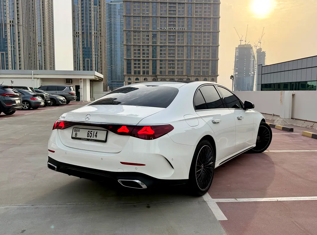 MERCEDES E-Class E 300 2024 - photo 2 - Import Émirats | International Cars