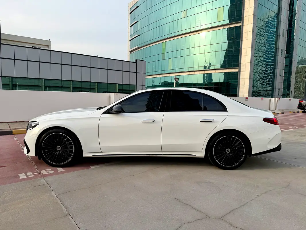 MERCEDES E-Class E 300 2024 - photo 5 - Import Émirats | International Cars