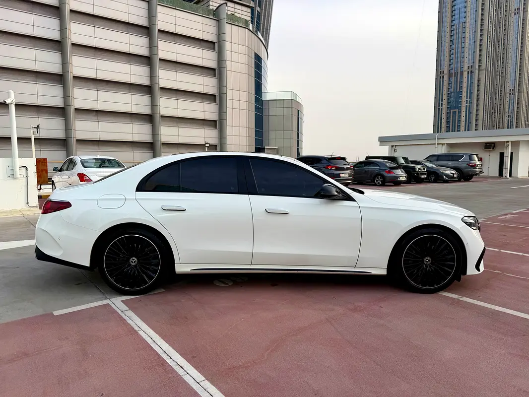 MERCEDES E-Class E 300 2024 - photo 6 - Import Émirats | International Cars