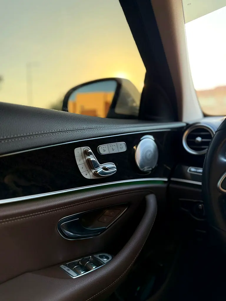 MERCEDES E-Class E 300 2019 - photo 11 - Import Émirats | International Cars