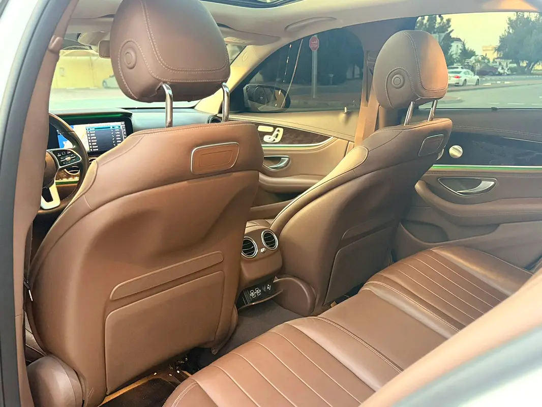 MERCEDES E-Class E 300 2019 - photo 12 - Import Émirats | International Cars