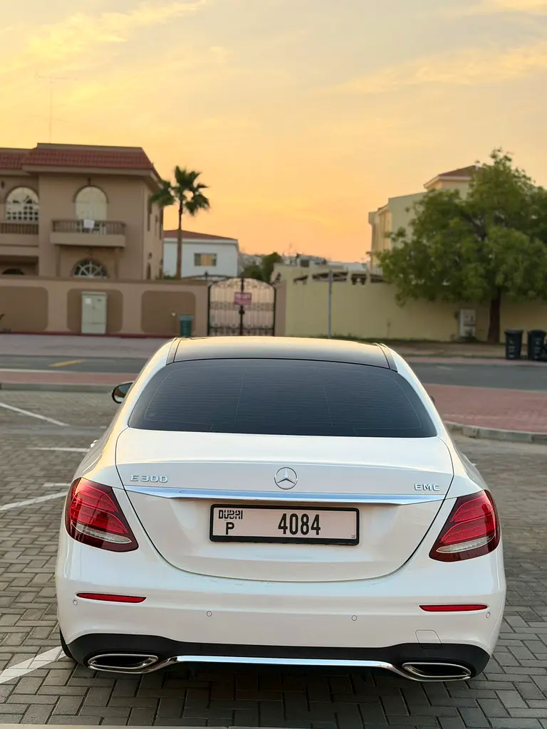 MERCEDES E-Class E 300 2019 - photo 2 - Import Émirats | International Cars