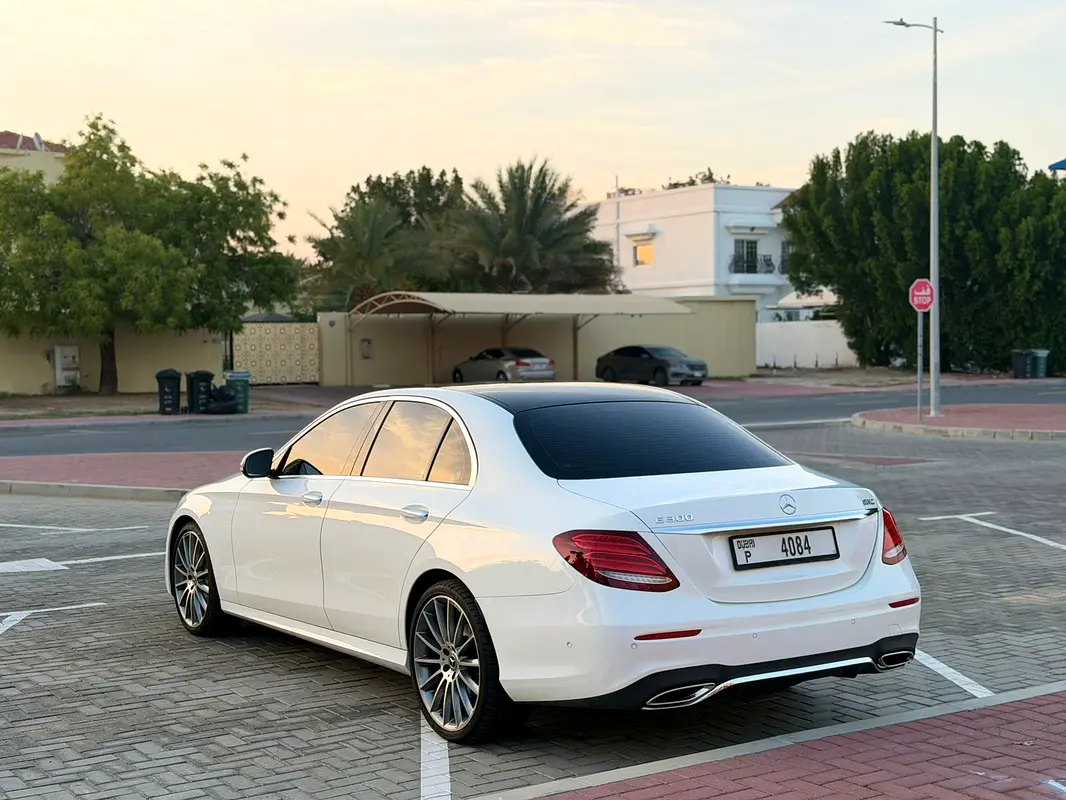 MERCEDES E-Class E 300 2019 - photo 5 - Import Émirats | International Cars