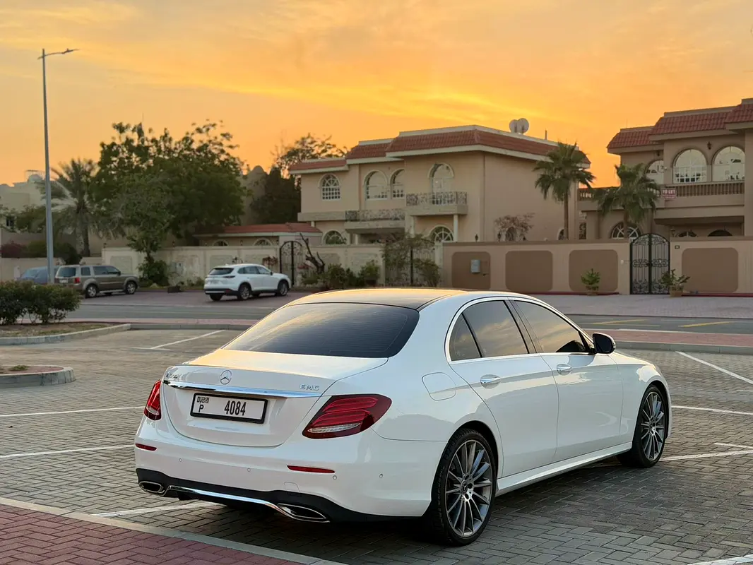 MERCEDES E-Class E 300 2019 - photo 6 - Import Émirats | International Cars