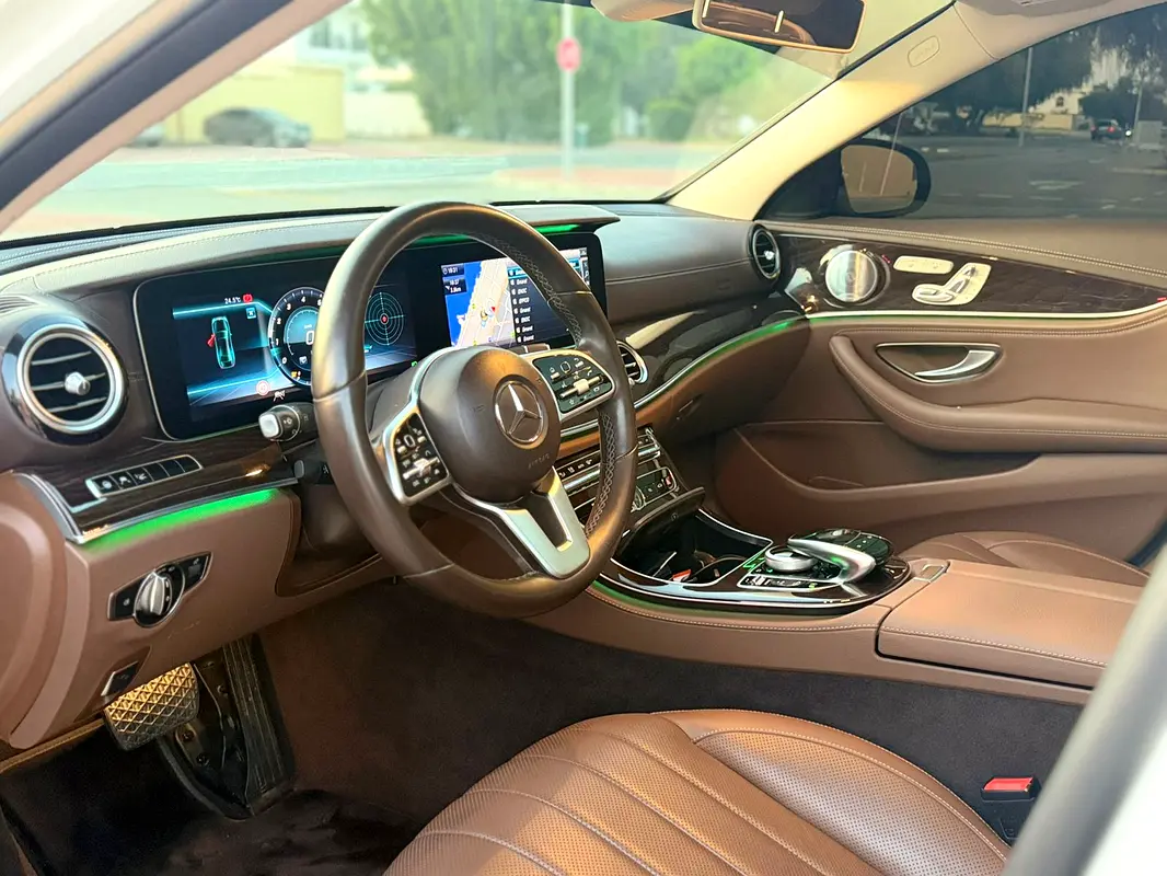 MERCEDES E-Class E 300 2019 - photo 8 - Import Émirats | International Cars
