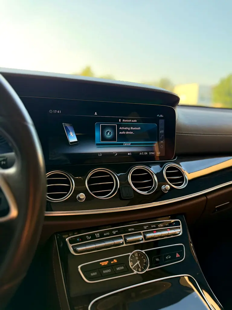 MERCEDES E-Class E 300 2019 - photo 9 - Import Émirats | International Cars