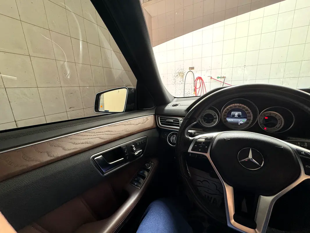 MERCEDES E-Class E 300 2016 - photo 12 - Import Émirats | International Cars